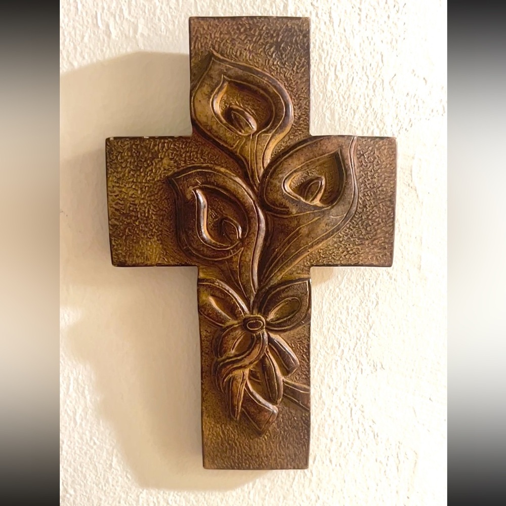 Vintage Resin Wall Cross, Embossed Calla Lilies Floral Design, Antiqued Finish